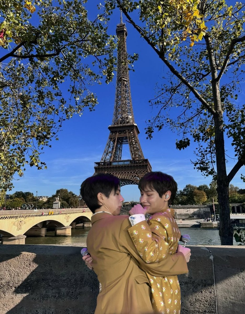 fine i'll do it myself

OFFGUN FM IN PARIS
 #OffGun1stFMinParis #ออฟกัน