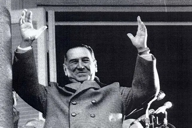 "La lucha por la libertad, para nosotros, es la que nos conduce a la justicia social, a la independencia económica y a la soberanía política".

Juan Domingo Perón es el dirigente más importante de la historia argentina, y sus palabras siguen siendo nuestro legado.

#PerónCumple✌️