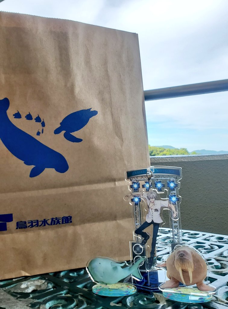 たぶん7年振り？の鳥羽水めちゃくちゃエンジョイしてきた✨
話題の🦦ちゃんは20分待って1分間だけ拝めました😂💕
石神さんも寄れた✨
曇り予報だったのに晴れ過ぎ😇

癒されたし、めちゃ喋って楽しかった🥰かーちゃんありがとう🥰