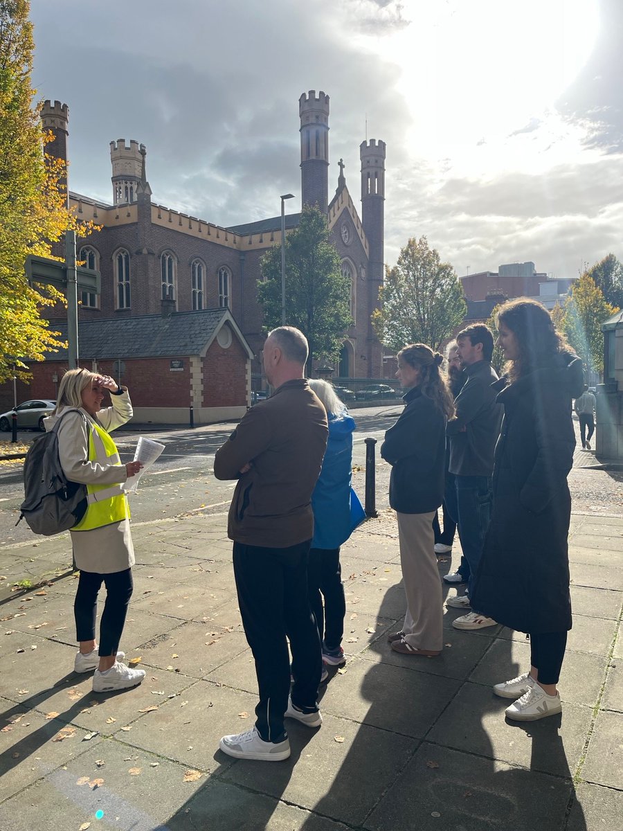 WWCTrustNI's tweet image. We'd a lovely bunch of @BSO_NI staff join @WWCTrustNI for a lunchtime wellbeing walk in Belfast City Centre today.  Take time to #DitchtheDesk for a dander as we highlight Healthy Minds Week.   #getactive #smallsteps #pausebreathereset @publichealthni