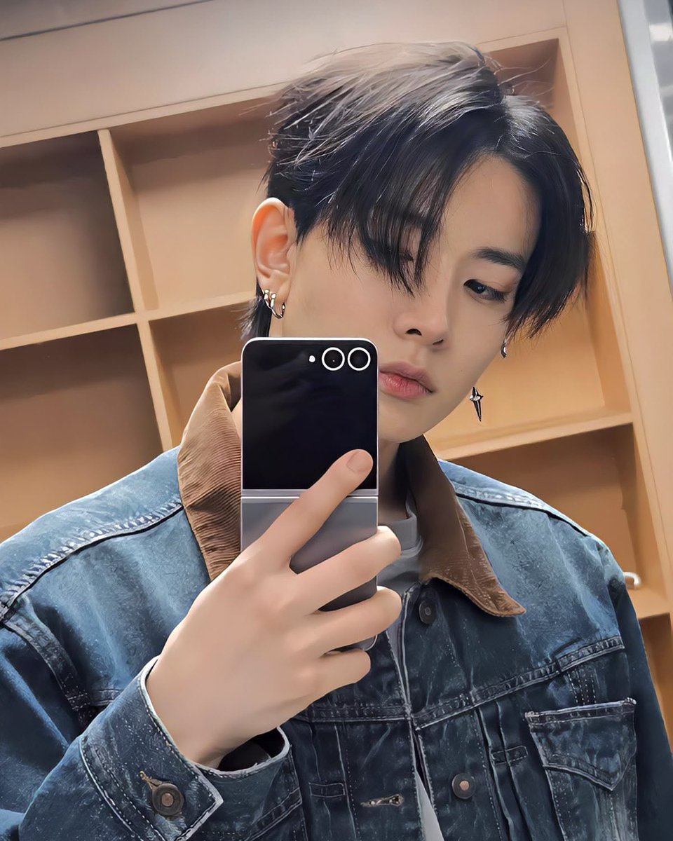 heejpeg's tweet photo. we look good in denim :p #ENSD #ENGENESelcaDay #heetober 🫂♥︎ https://t.co/YDGVroflNP
