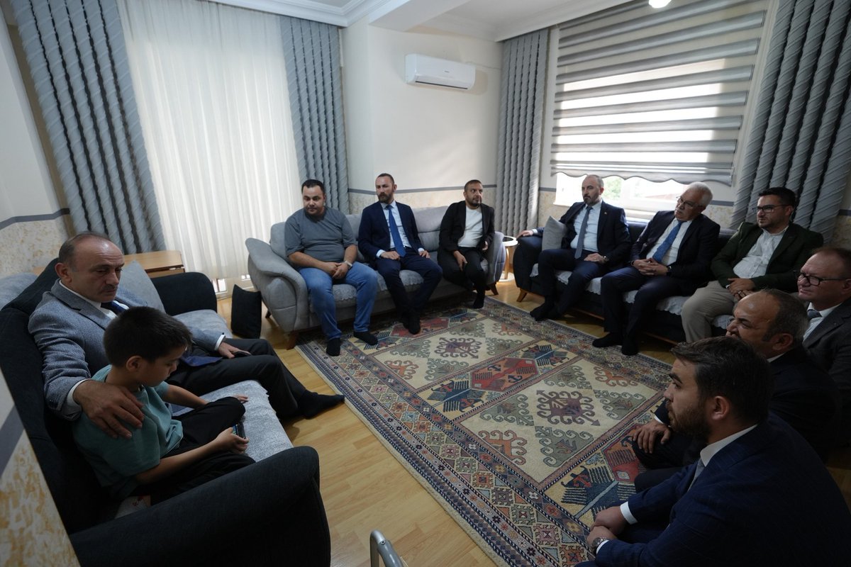 devletsert's tweet photo. Antalya Akdeniz Üniversitesi’nde görev yapan üyemiz Mücahit Kendir’in uzun süredir tedavi gören ve henüz kesin tanısı konulamayan evladı Mertcan Kendir’i ziyaret ettik. Aileyle sohbet ederek, Mertcan’ın durumu hakkında bilgi aldık.

Mertcan evladımıza Yüce Allah’tan acil şifalar diliyor, en kısa sürede sağlığına kavuşarak, sağlıklı ve mutlu bir geleceğe adım atmasını temenni ediyorum.

⬇️
https://t.co/fIbT03meP8