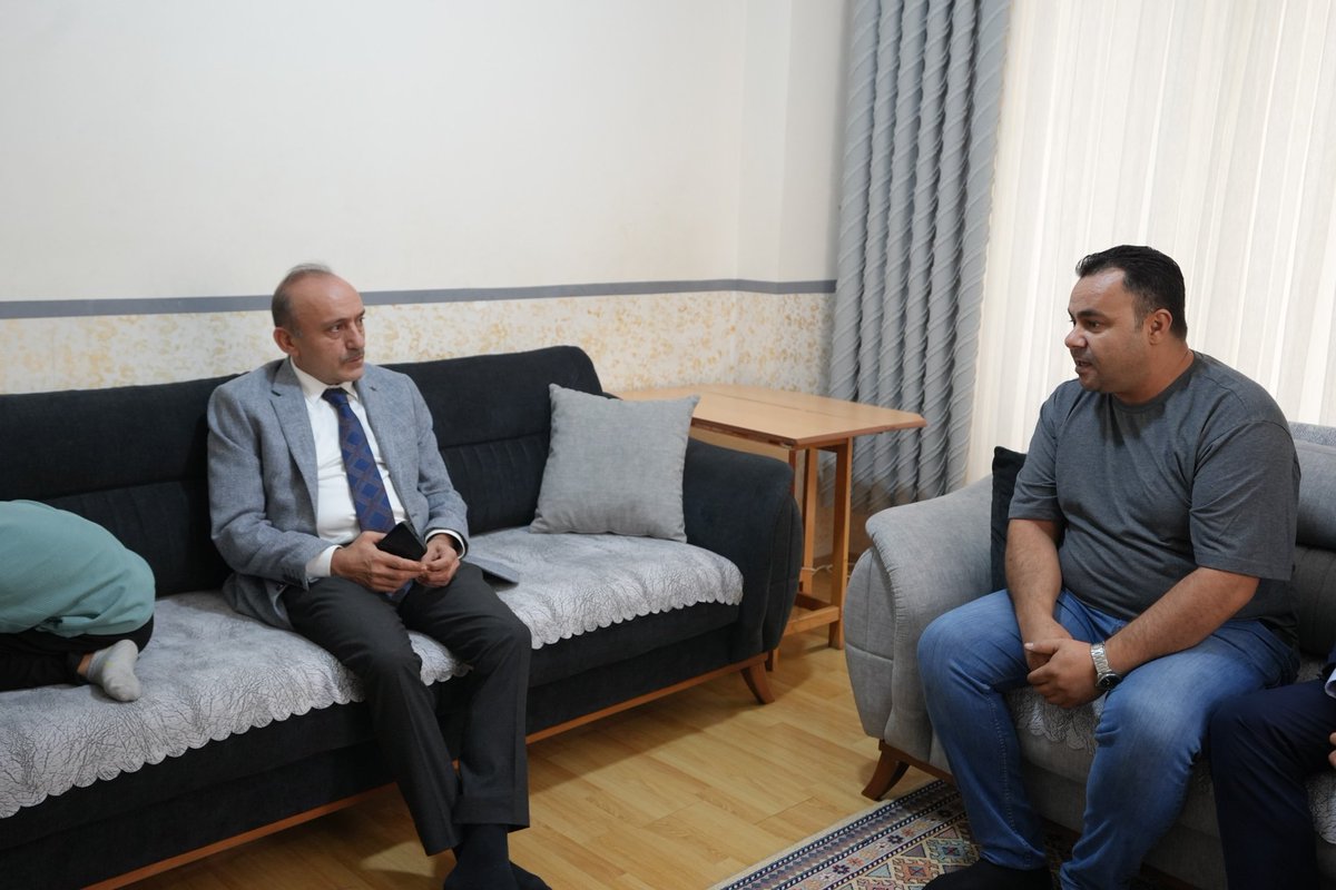 Antalya Akdeniz Üniversitesi’nde görev yapan üyemiz Mücahit Kendir’in uzun süredir tedavi gören ve henüz kesin tanısı konulamayan evladı Mertcan Kendir’i ziyaret ettik. Aileyle sohbet ederek, Mertcan’ın durumu hakkında bilgi aldık.

Mertcan evladımıza Yüce Allah’tan acil şifalar