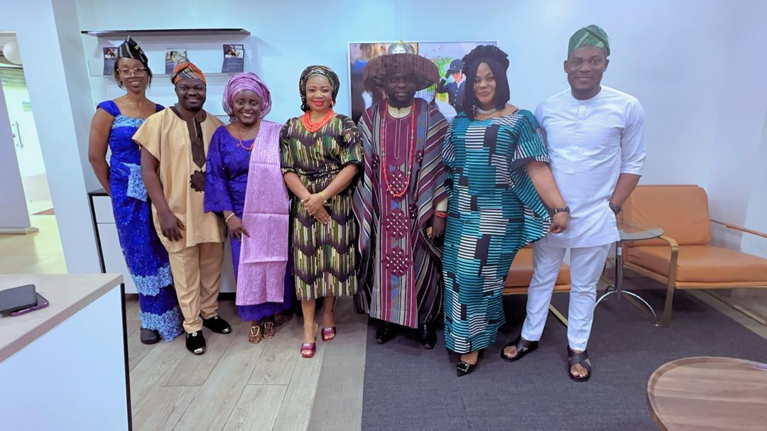 StanChartNG's tweet image. We’re celebrating Customer Service Week in style! 

Our teams came dressed not just in traditional wear, but in the spirit of excellence that defines how we serve. 

Because at Standard Chartered, service is more than what we do, it’s who we are.

#StanChartNG #CSW2025