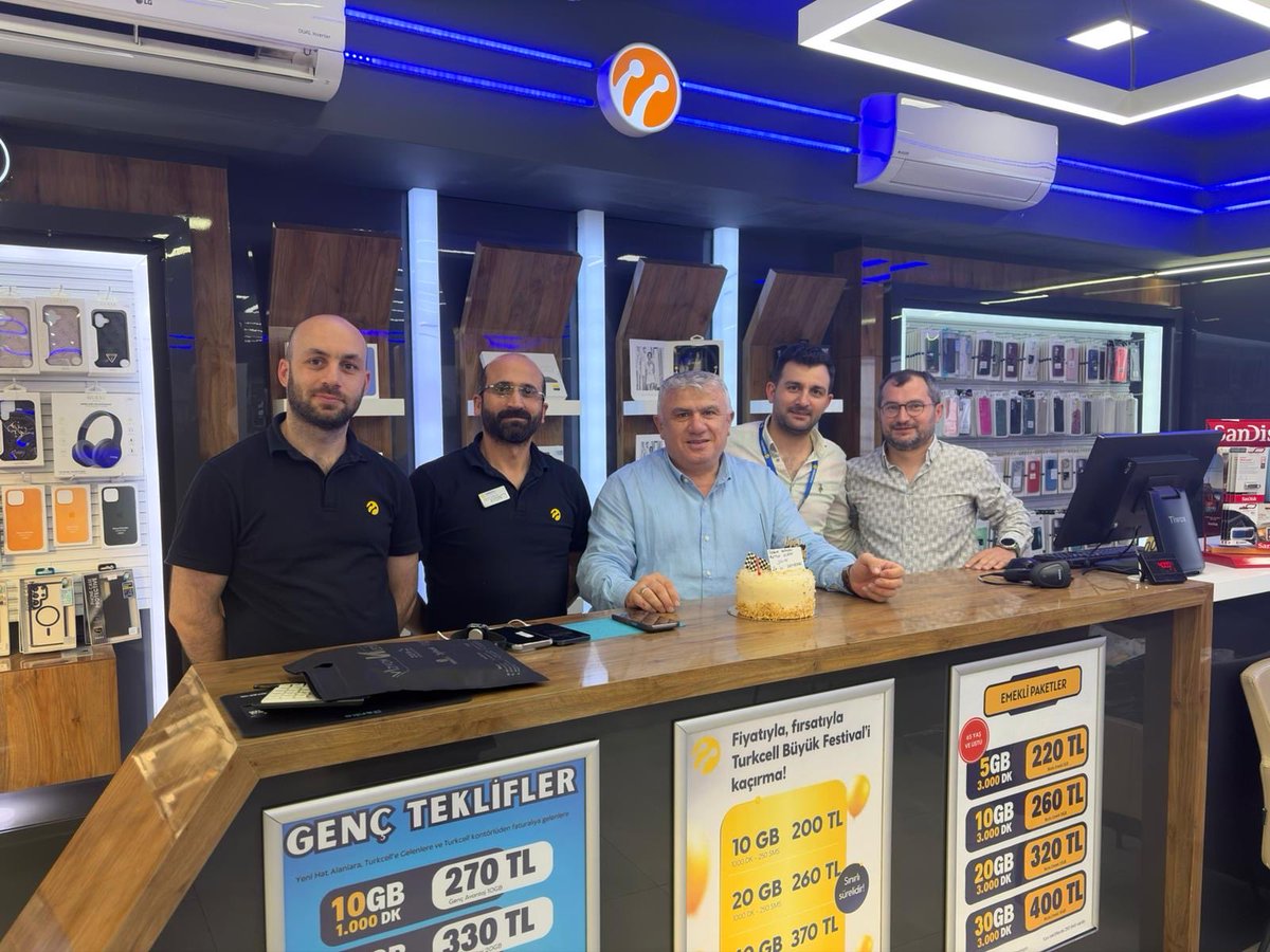 Yaşın kaç olursa olsun, sağlıktan öte güzelliğin olmadığı şu dünyada,
bugünümü arayan, mesaj atan, samimi duygularla doğum günümü kutlayan
tüm eş, dost ve arkadaşlarıma ayrı ayrı teşekkür ediyor,
sağlıklı, mutlu, huzurlu nice güzel yıllar diliyorum.
Sevgiyle kalın.