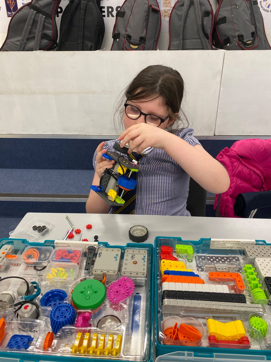 Hawthorn_PS's tweet image. STEM club have been working hard engineering and building their #VEXGO robots ready to code them next week!