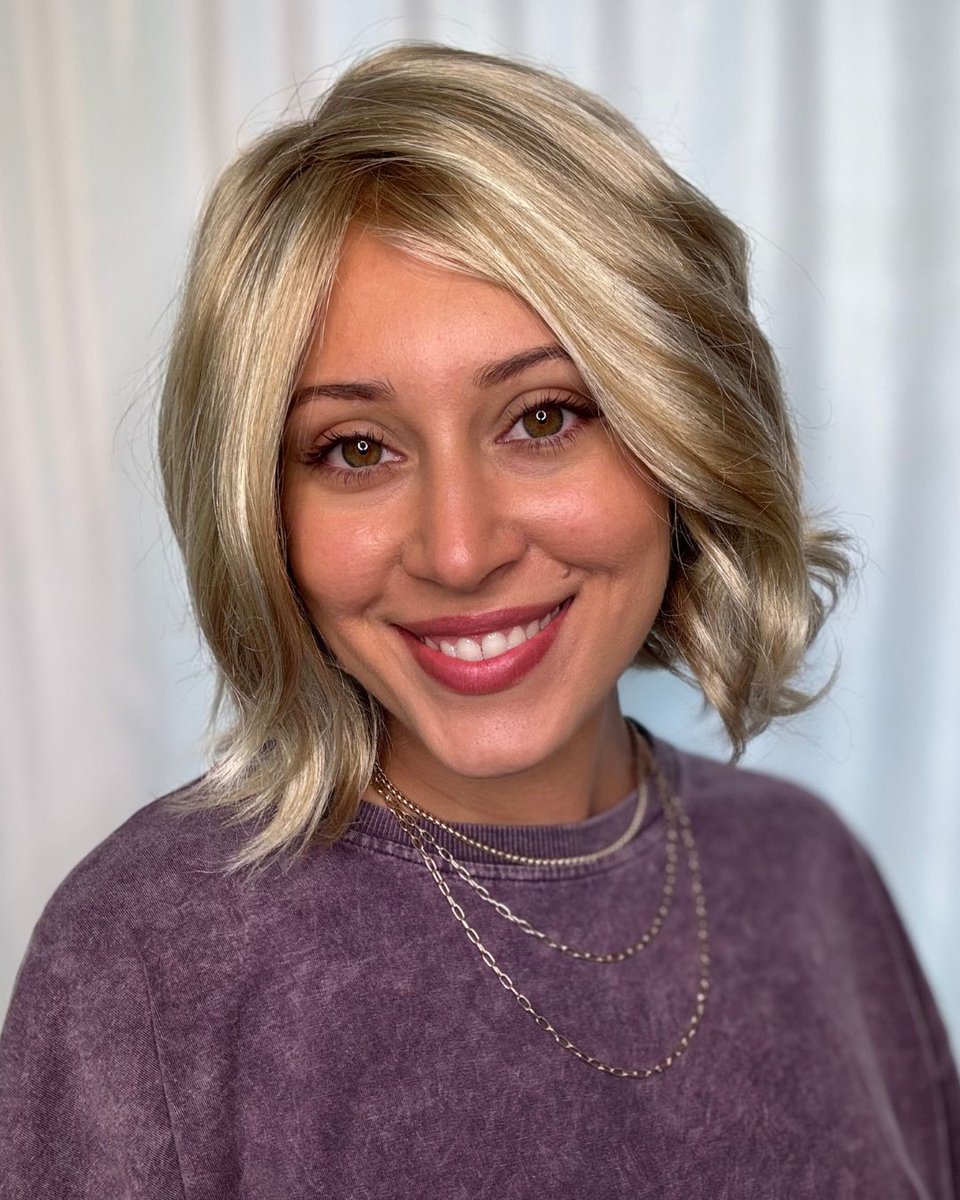pattispearls's tweet image. We LOVE how the gentle wave in this trendy blunt bob gives it a fresh, undone look. Mod About You by @gaborwigs in GL14/22SS SS Sandy Blonde ⛱️

Shop: wigsbypattispearls.com/products/mod-a…

#wigsbypattispearls #thinhairsolutions #alternativehair #hairlosssolutions #hairconfidence #gaborwigs