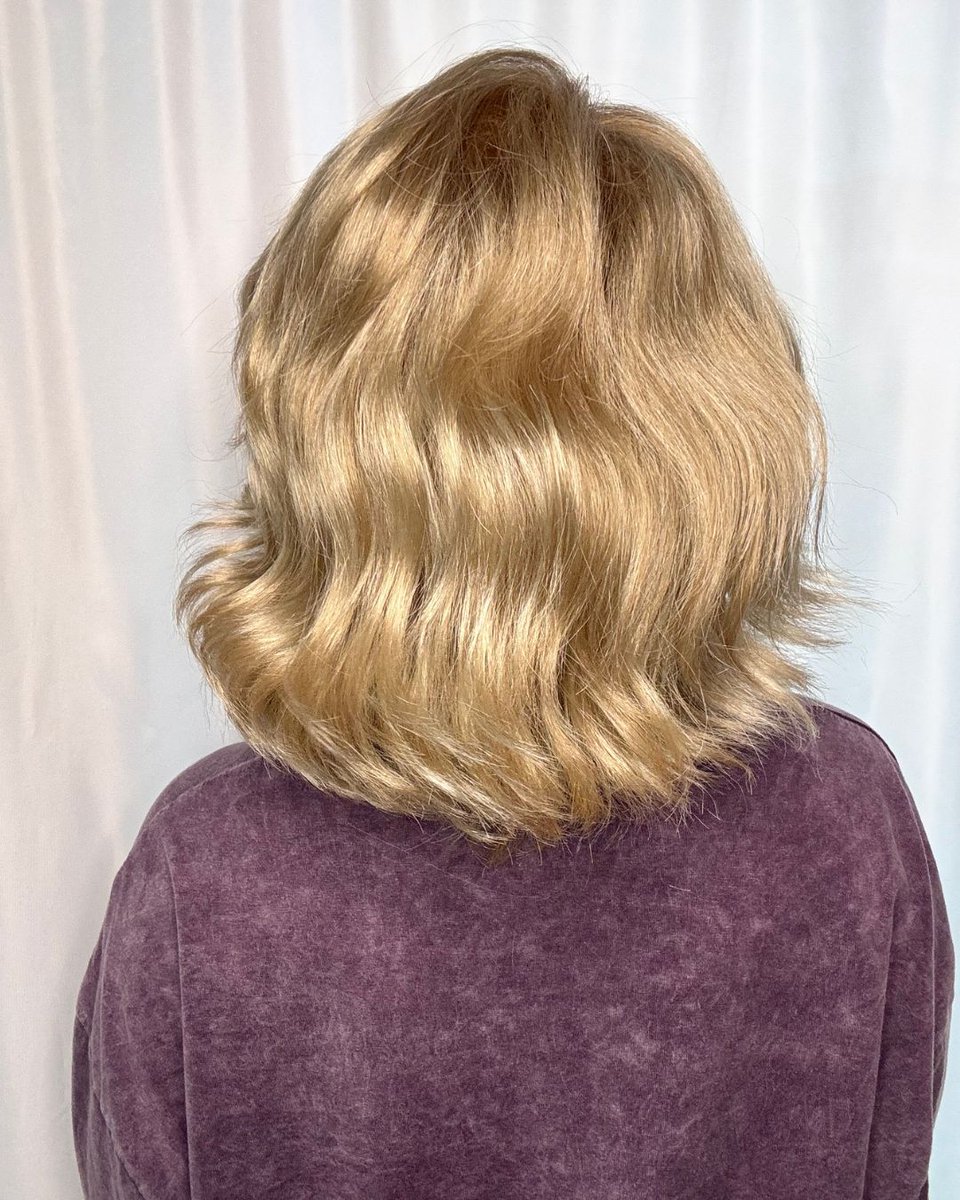 pattispearls's tweet image. We LOVE how the gentle wave in this trendy blunt bob gives it a fresh, undone look. Mod About You by @gaborwigs in GL14/22SS SS Sandy Blonde ⛱️

Shop: wigsbypattispearls.com/products/mod-a…

#wigsbypattispearls #thinhairsolutions #alternativehair #hairlosssolutions #hairconfidence #gaborwigs