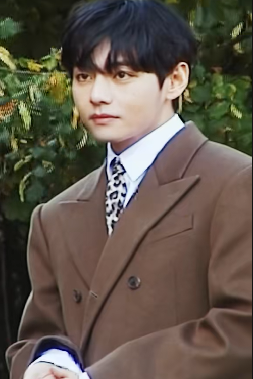 tetestream's tweet photo. CELINE has now updated Taehyung's video on their platform! 

📌 Engage now:

🔗 Tiktok: https://t.co/7i9b9Qs5sR
🔗 Youtube Shorts: https://t.co/DOcdHk5lDc

V AT CELINE FASHION SHOW
CELINE AMBASSADOR TAEHYUNG
TAEHYUNG TAEHYUNG
#VxCelineEte26  #TAEHYUNGxCELINE @celineofficial https://t.co/o3ra6SfPyE