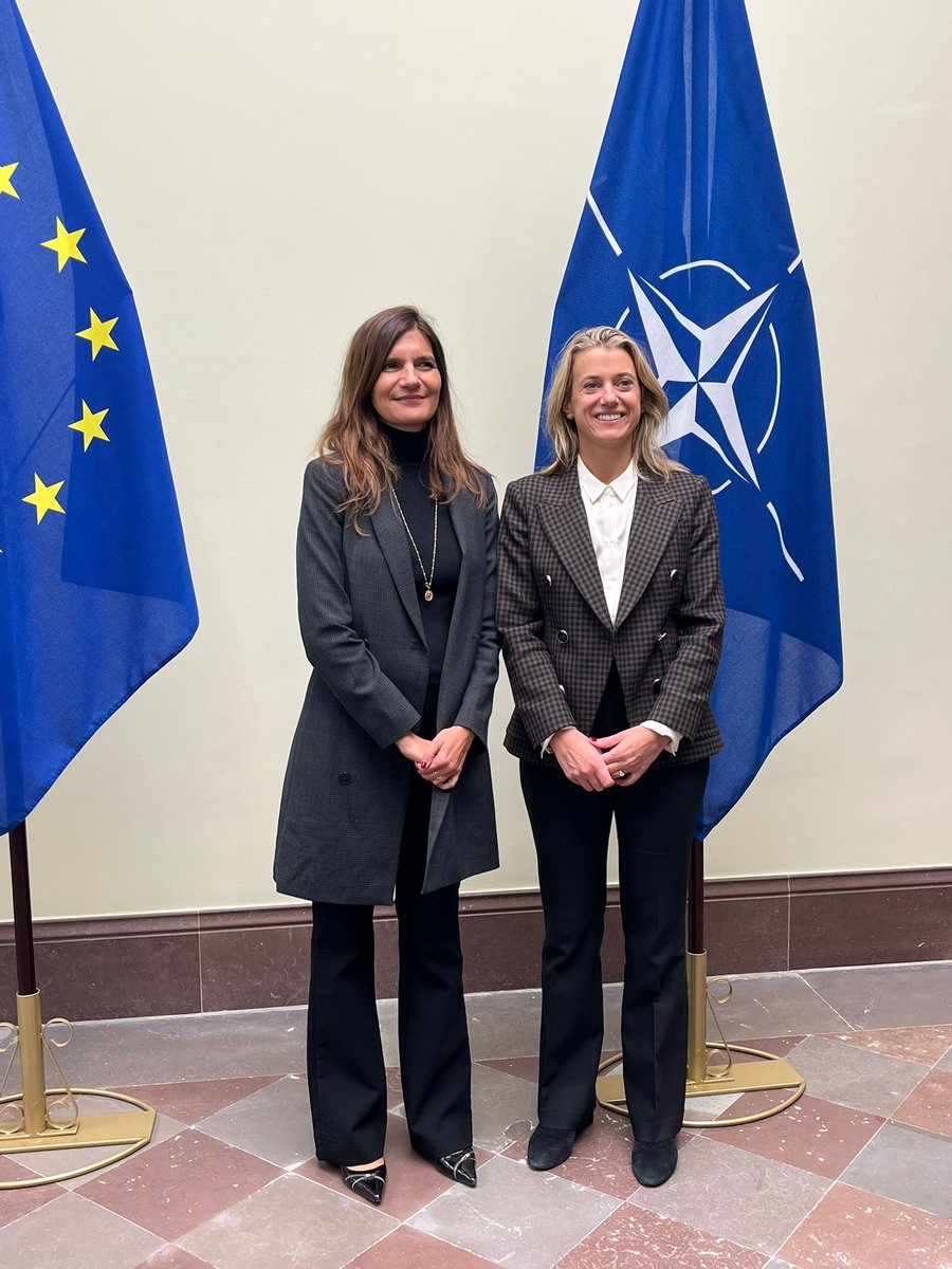 Alice Rufo, Directrice Générale de la DGRIS (@dg_dgris) on Twitter photo À Stockholm pour le dialogue stratégique franco-suédois avec Viktoria Hjort Malmer, directrice de la politique de défense suédoise. Un échange riche sur notre coopération en défense, sécurité, espace et cyber, dans une dynamique de renforcement mutuel.
<a href="/ForsvarsdepSv/">Försvarsdepartementet</a> À Stockholm pour le dialogue stratégique franco-suédois avec Viktoria Hjort Malmer, directrice de la politique de défense suédoise. Un échange riche sur notre coopération en défense, sécurité, espace et cyber, dans une dynamique de renforcement mutuel.
<a href="/ForsvarsdepSv/">Försvarsdepartementet</a>