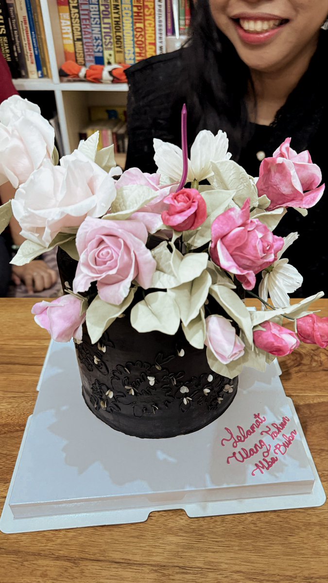 semestabumi's tweet photo. Happy Birthday, Mbak Bulan! 🩷 https://t.co/RRDIaP4XCo