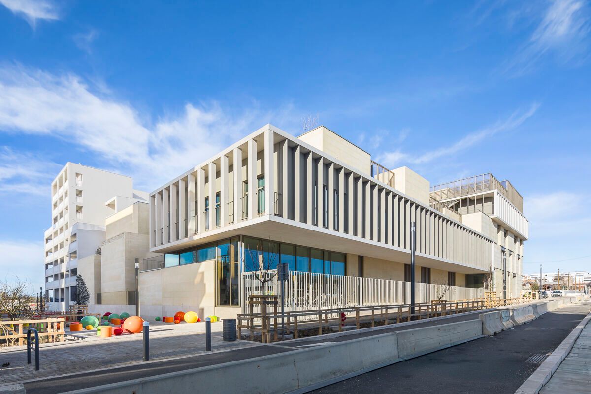 Archello's tweet photo. Les Fabriques School by Brenac &amp; Gonzalez &amp; Associés transforms a constrained Marseille site into a “landscape building” using reinforced concrete, Beaulieu limestone blocks, and glazed terracotta. 
https://t.co/3sWONklU1q 

#MaterialIntegrity #StoneAndConcrete #BGAArchitects https://t.co/O4j5XEGJ29