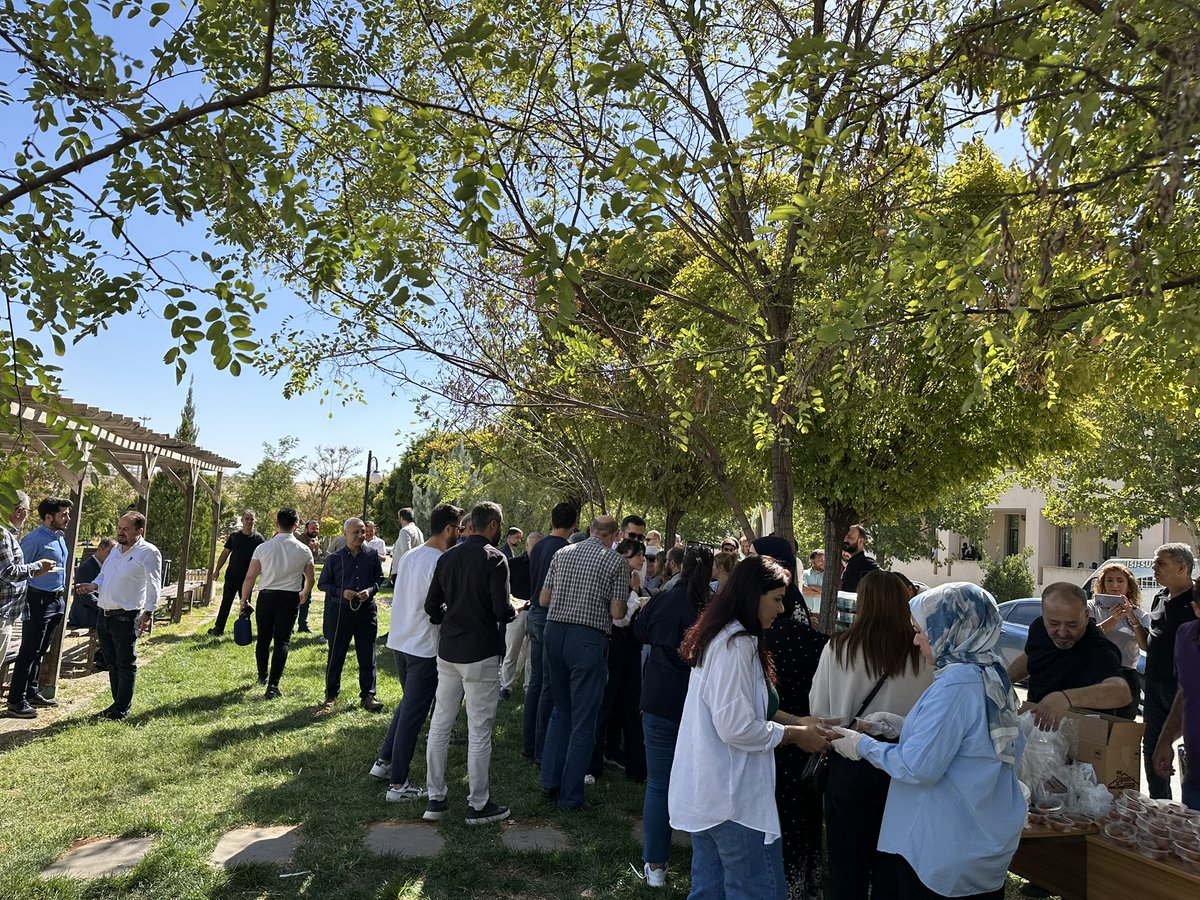Fakültemiz mezun öğrencilerle iletişimi güçlendirmek amacıyla Mezunlar buluşması etkinliği, fakültemiz ön bahçesinde gerçekleştirildi.

Haberimizin devamı👇 

artuklu.edu.tr/tr/iktisadi-ve…

<a href="/mardinartuklu/">Mardin Artuklu Üniversitesi</a> 
<a href="/ibrahimozcosar/">ibrahim özcoşar</a> 
<a href="/ylmazdemirhan/">Yılmaz Demirhan</a>