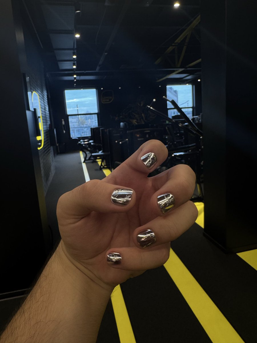 Пацаны делятся в реплаях своим манником а девчонки лайкают