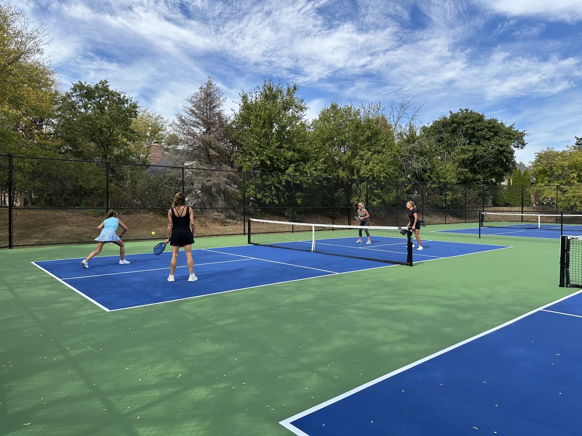 EagleBrookCC's tweet photo. 🎾 Pickleball is officially in play! 🙌 Members are loving the new courts and serving up some friendly competition. 💥 Come join the fun at Eagle Brook! #EagleBrookCC #Pickleball #GameSetMatch #ClubLife #GenevaIL https://t.co/r1CgIzgwk3