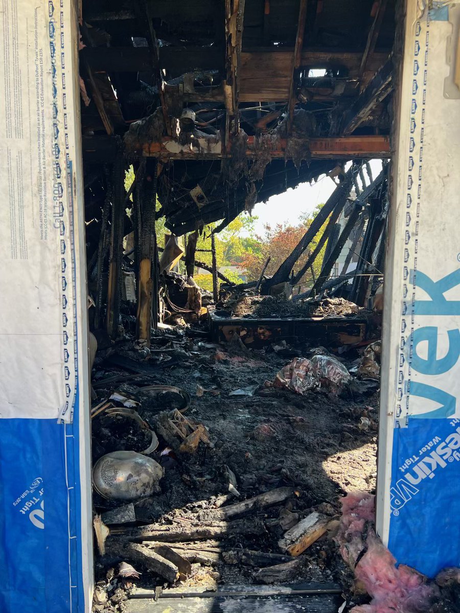 quackdreams's tweet photo. Hello! a close friend of mine just lost her house and her cat in a house fire. Please spread this rt this and tell people and please donate if you can. https://t.co/v0aZN7lkan