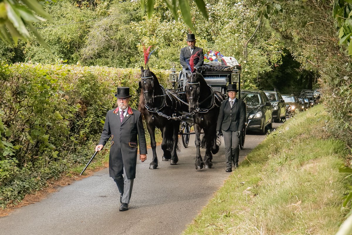 A truly special send-off for a much-loved young man and devoted Man United fan.
 
#rowlandbrothers #southlondonfunerals #croydonfuneraldirector #horsehearse #funeralflowers #funeralcortege #bromleyfuneraldirector