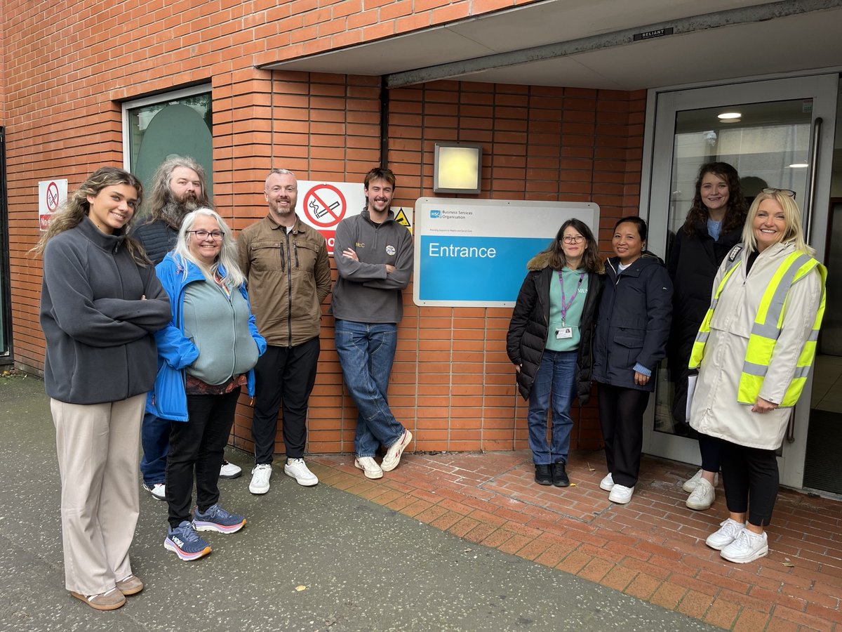 WWCTrustNI's tweet image. We'd a lovely bunch of @BSO_NI staff join @WWCTrustNI for a lunchtime wellbeing walk in Belfast City Centre today.  Take time to #DitchtheDesk for a dander as we highlight Healthy Minds Week.   #getactive #smallsteps #pausebreathereset @publichealthni
