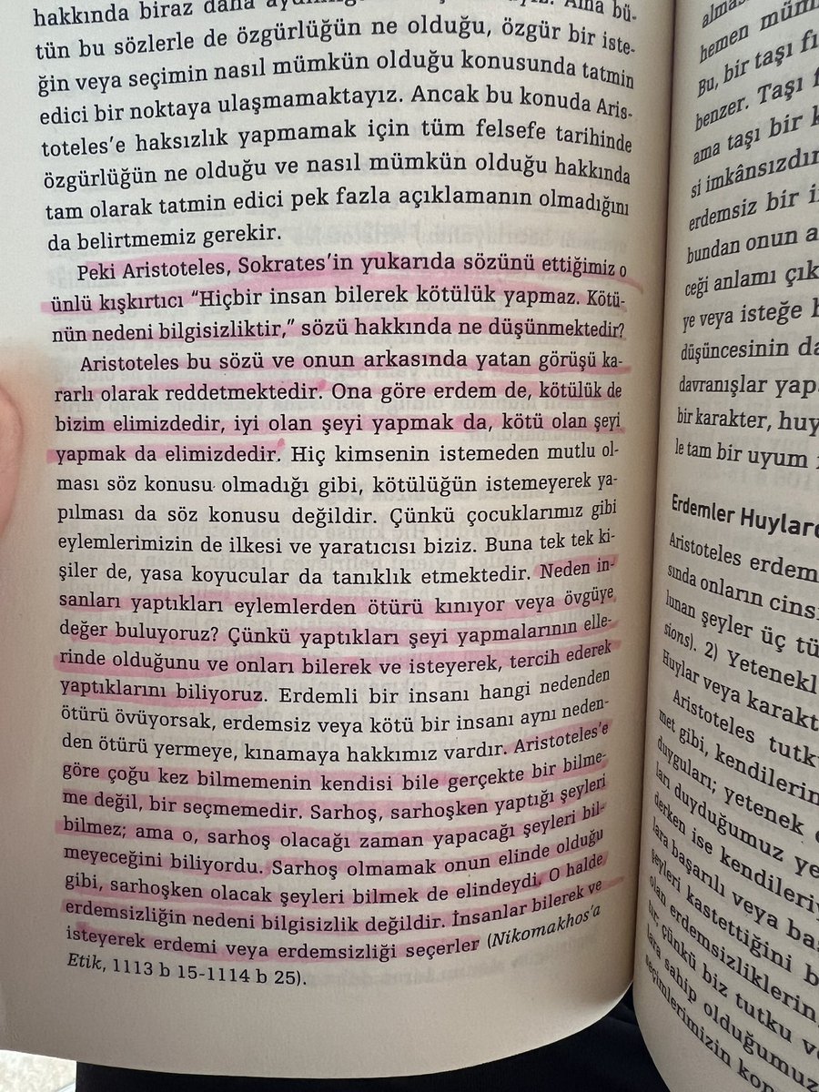 m_alicavusoglu's tweet photo. @IsKitaplari @thekitapyayin Bugün bu konuya denk gelmiştim :) Aristo nun cevabı : https://t.co/2vUjp4QiBo