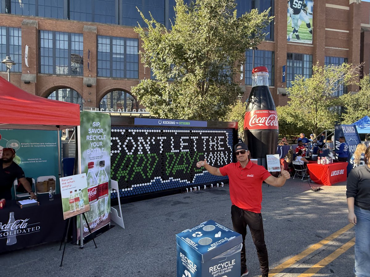 #Colts fans go GREEN at Lucas Oil Stadium! ♻️🏈 

Fans in #TouchdownTown scored big for #sustainability, helping us collect and sort loads of plastic bottles and cans for #recycling. It was a great day educating fans about our efforts to recapture and #recycle cans and bottles.