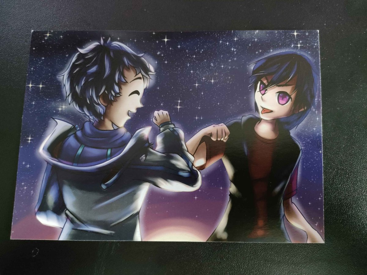 BakaVonRex's tweet image. Ich, der unbekannte Fremde #GerVtuber, habe nun auch endlich Postkarten (@ProjectAin ist auch drauf)!! Designt vom mega coolen und sympathischen @rubilakttv! Empfehle ihn wärmstens, mega gute Kommunikation und schnelle Lieferung für diese mega geile Qualität!! Liebe das Bild &gt;w&lt;