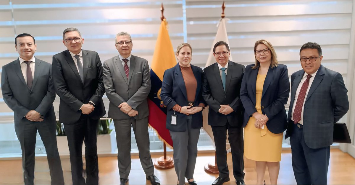 SRI Ecuador tweet media