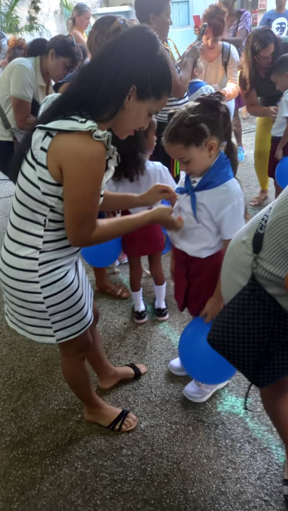 BautaPoder's tweet image. 🎉Muchísimas felicidades a nuestros pioneros de primer grado que hoy ingresaron a la Organización de Pioneros José Martí(OPJM). Recibiendo su pañoleta azul ya son pioneros moncadistas ♥️🇨🇺💪Que orgullo‼️#Bauta #PoderPopular #ArtemisaJuntosSomosMás