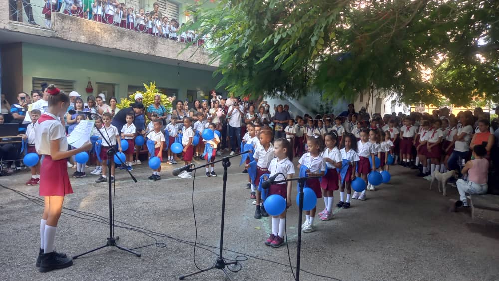 BautaPoder's tweet image. 🎉Muchísimas felicidades a nuestros pioneros de primer grado que hoy ingresaron a la Organización de Pioneros José Martí(OPJM). Recibiendo su pañoleta azul ya son pioneros moncadistas ♥️🇨🇺💪Que orgullo‼️#Bauta #PoderPopular #ArtemisaJuntosSomosMás