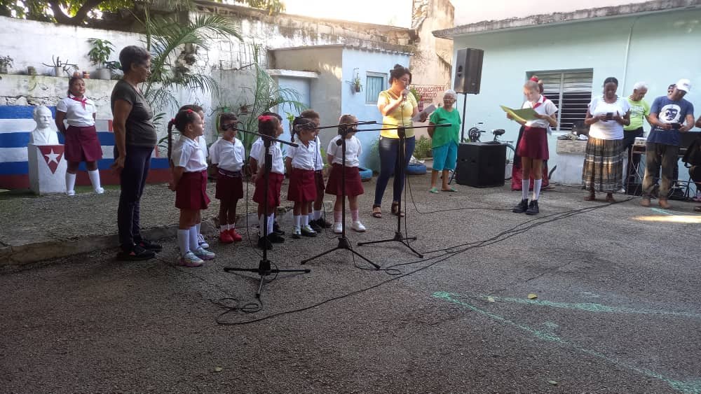 BautaPoder's tweet image. 🎉Muchísimas felicidades a nuestros pioneros de primer grado que hoy ingresaron a la Organización de Pioneros José Martí(OPJM). Recibiendo su pañoleta azul ya son pioneros moncadistas ♥️🇨🇺💪Que orgullo‼️#Bauta #PoderPopular #ArtemisaJuntosSomosMás
