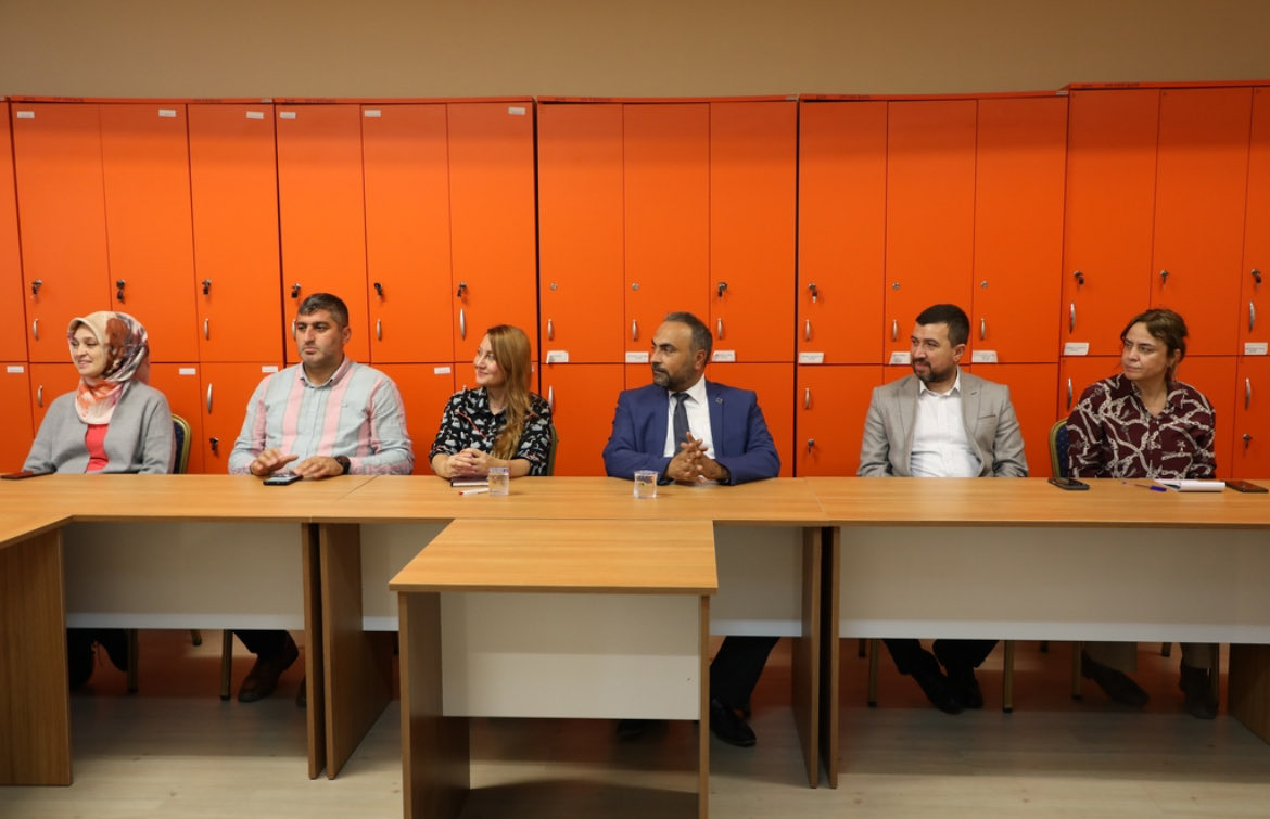 Rektörümüz Prof. Dr. Ahmet AKKAYA’dan Sağlık Hizmetleri Meslek Yüksekokulu’na Ziyaret
￼￼
Bartın Üniversitesi Rektörü Prof. Dr. Ahmet AKKAYA, Sağlık Hizmetleri Meslek Yüksekokulu’nu ziyaret ederek öğretim elemanlarıyla bir araya geldi. 

Ziyaret kapsamında yapılan vizyon