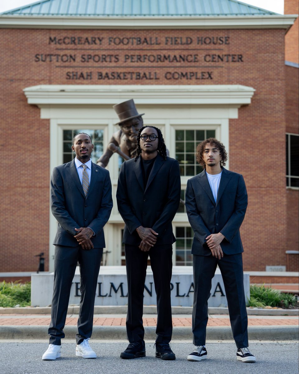 WakeMBB's tweet photo. Charlotte bound for Tip-Off 🎩 https://t.co/zBRao4qQyQ