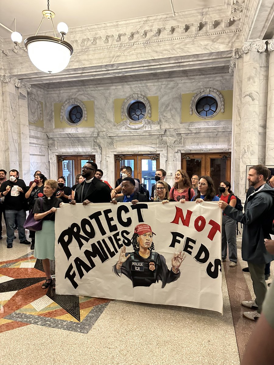 AlexKomaDC's tweet image. Big protest from immigrant organizers in the Wilson Building today demanding an end to MPD cooperation with ICE. A spicy banner, too.