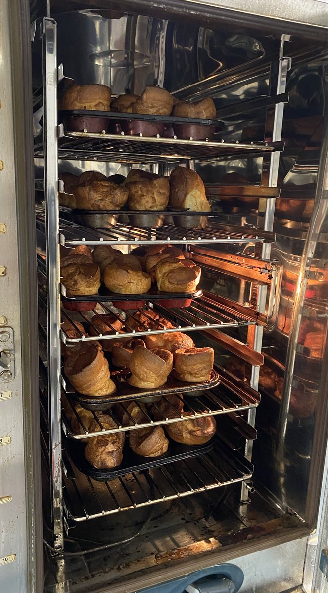 cheftonymulgrew's tweet image. #britishfoodfortnight all with #local and #british ingredients flour, eggs, milk, organic meat and vegetables @LoveBritishFood @local_food @LACA_UK @SoilAssociation @gazegill