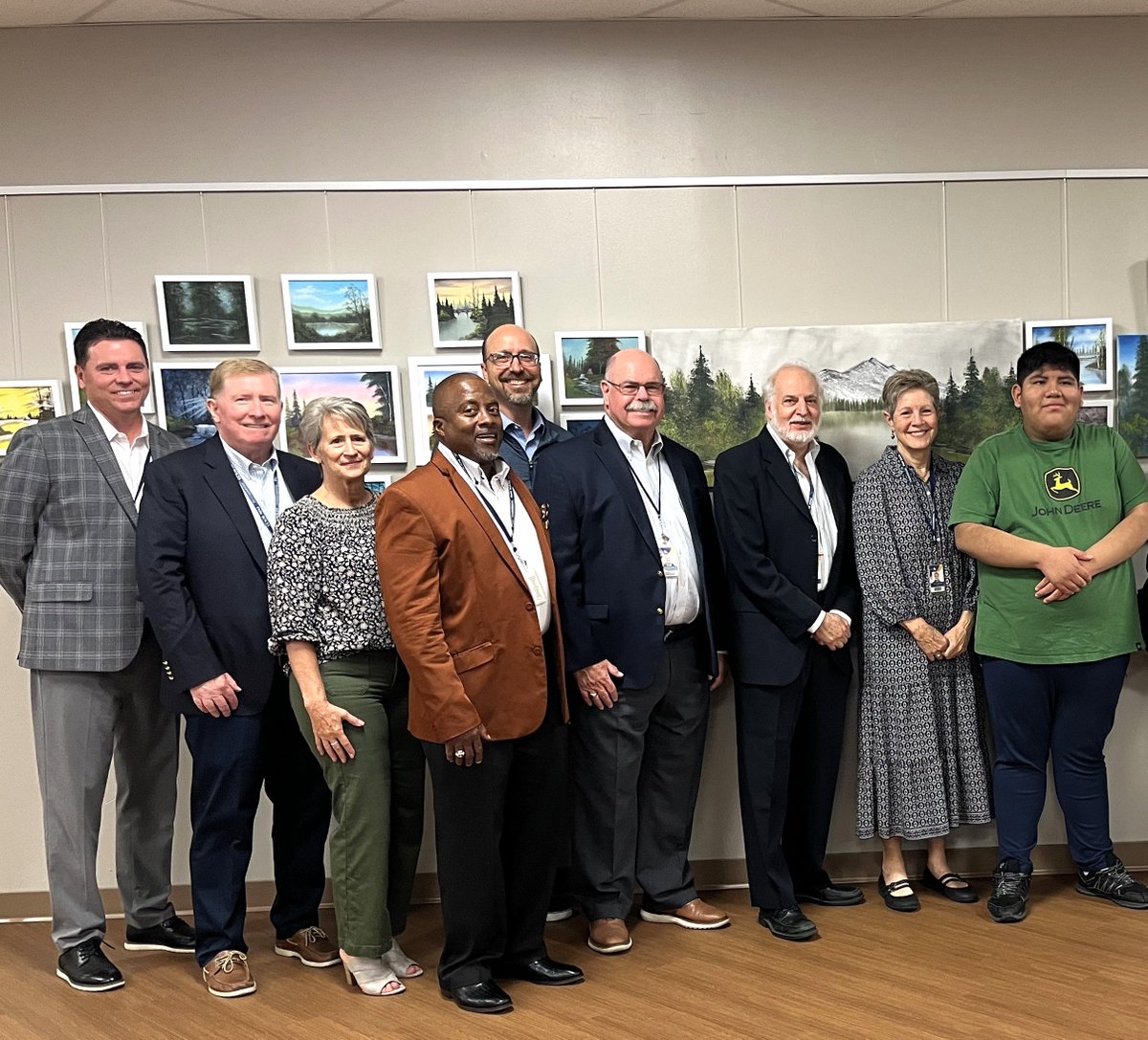 pnwboces's tweet image. The PNW BOCES board celebrated the artwork of Fox Meadow senior Jordyn Frias @PeeksillCSD as well as the work of other artists before last night's board meeting. Jordyn's teachers and family were also on hand for the festivities!