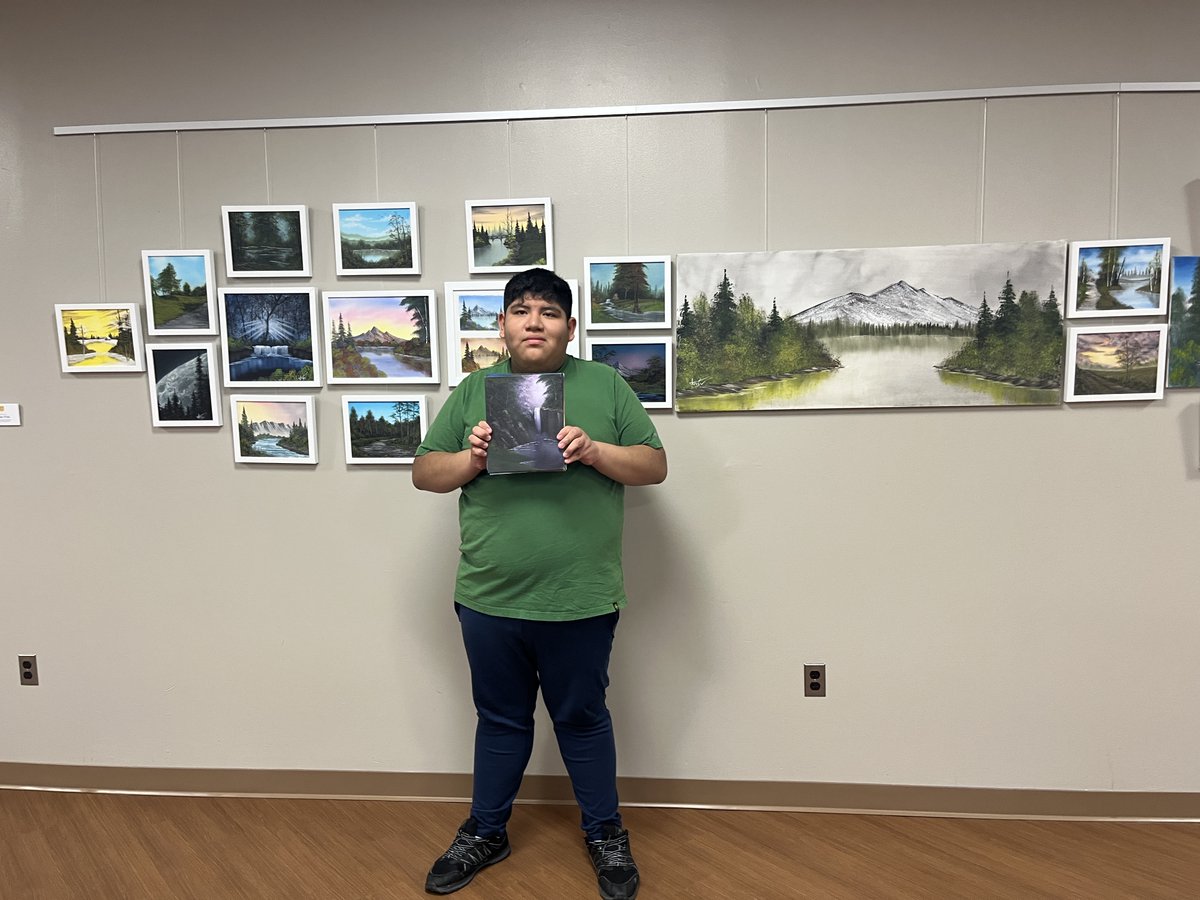 pnwboces's tweet image. The PNW BOCES board celebrated the artwork of Fox Meadow senior Jordyn Frias @PeeksillCSD as well as the work of other artists before last night's board meeting. Jordyn's teachers and family were also on hand for the festivities!