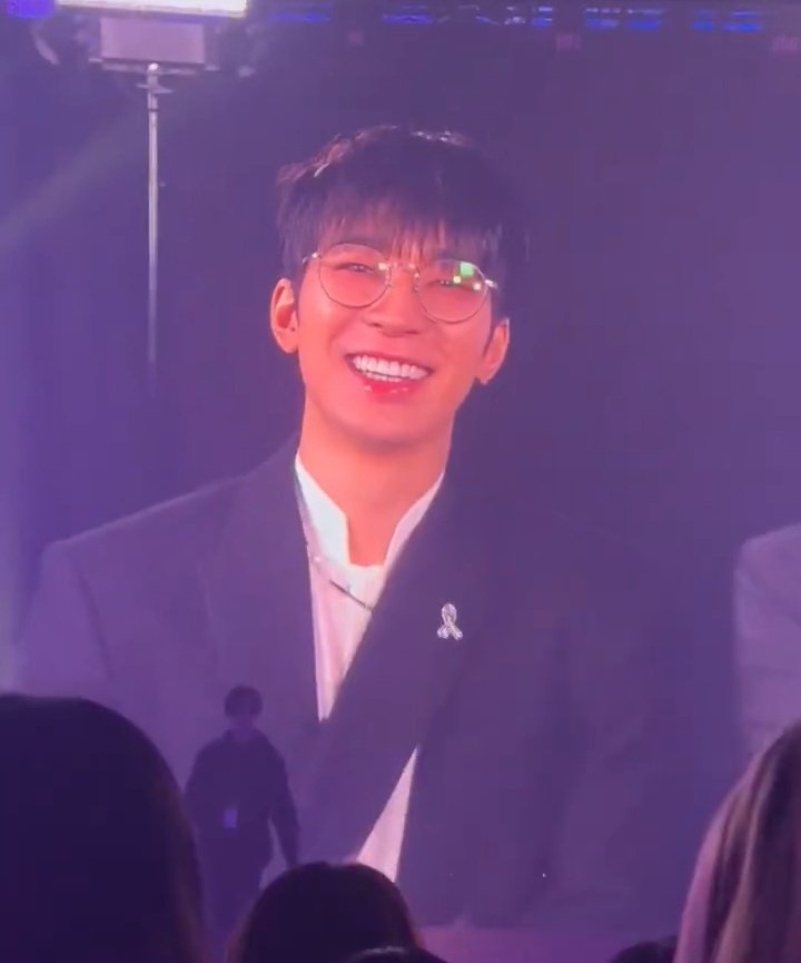 jwwoah's tweet photo. i need to see more of wonwoo wearing his glasses while he's on stage. he is so beautiful look at his smile 😭💖 https://t.co/jqvO3GoQWA