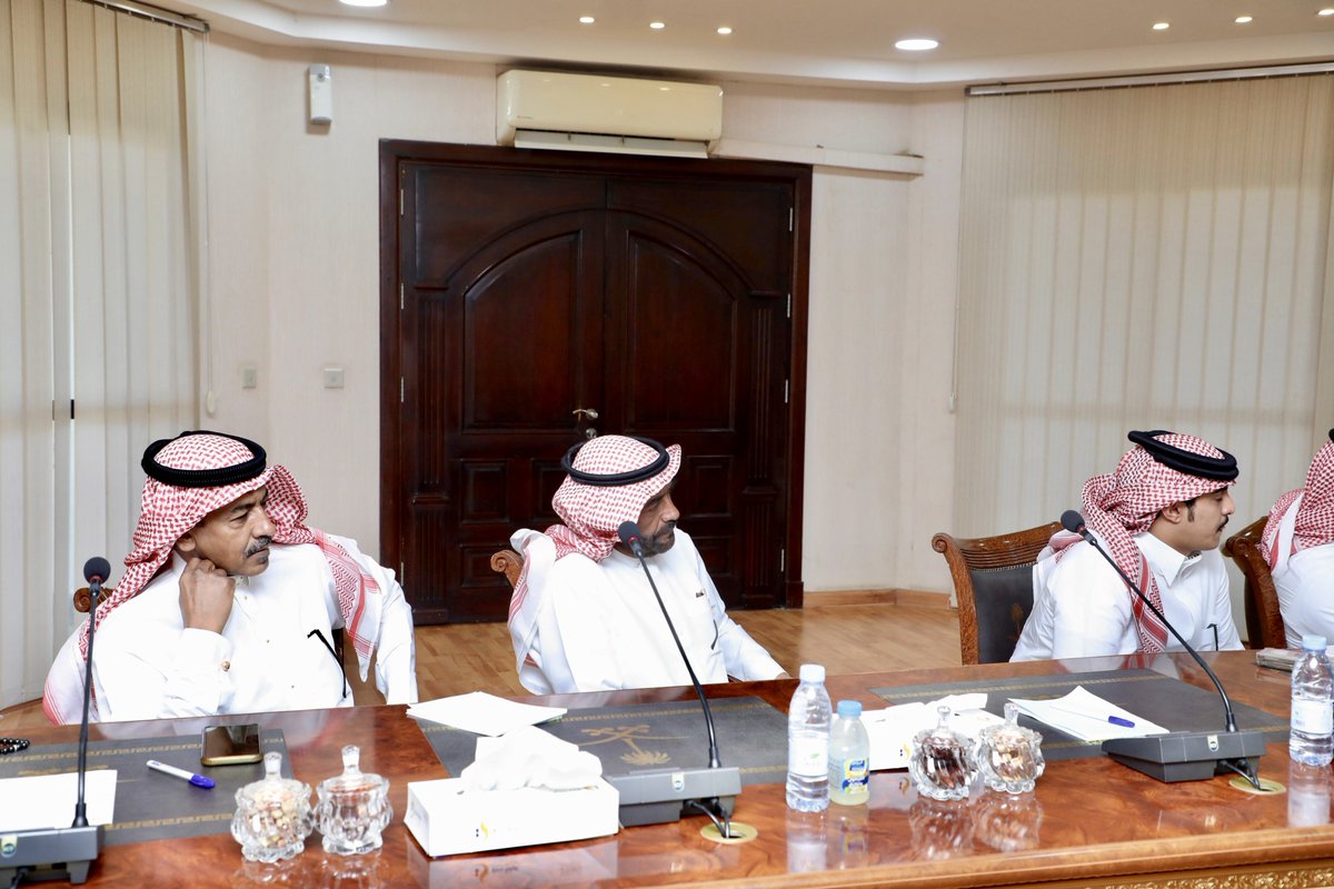 استضافت #غرفة_ينبع ورشة عمل للجنة الوطنية للفنون الشعبية والحرف اليدوية برئاسة أ. إبراهيم عيضة الجهني، وبحضور نائبة رئيس اللجنة أ. مريم الحارثي وأعضاء اللجنة. وناقشت الورشة دور اللجنة ورسالتها في إثراء المناسبات الوطنية والأعياد والفعاليات المتنوعة، إضافةً إلى تبادل الرؤى التي