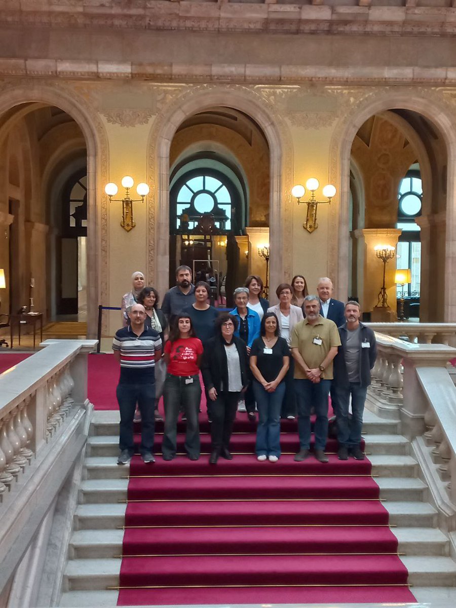 ✍️ Perquè no podem perdre aquesta oportunitat, hem presentat el manifest al Parlament amb el suport dels sindicats <a href="/USTECSTEs/">USTEC•STEs (IAC)</a>, <a href="/ccoocatalunya/">CCOO de Catalunya</a>, <a href="/FETE_UGT/">UGT Educació</a>, <a href="/LaIntersindical/">LA INTERSINDICAL</a>, <a href="/COSnacional/">Sindicat COS</a>, <a href="/SEPC_nacional/">SEPC</a> i de <a href="/DocentsCAT/">Interins en Lluita!</a>, el col·lectiu de professors de llengua catalana.