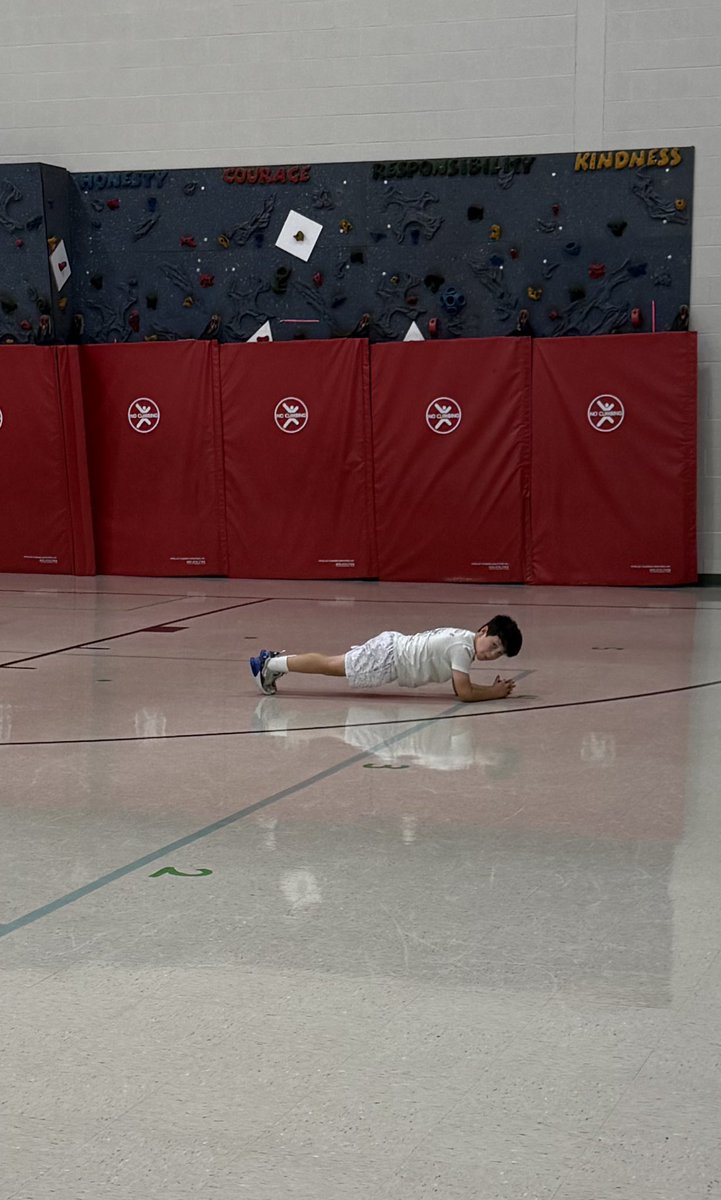 Chrissy Poulter tweet media