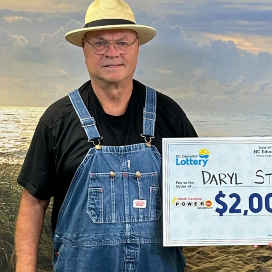 MarkElling78618's tweet photo. I'm DaryL the powerball winner of 2,000,000 million dollars, I'm using this medium to appreciate this special gift by giving out 50,000$ cash and a brand new range rover, and you don't have to pay any fee for this
You can text me on my number 
+1 813 430 5258 https://t.co/cnNa5kQjKC