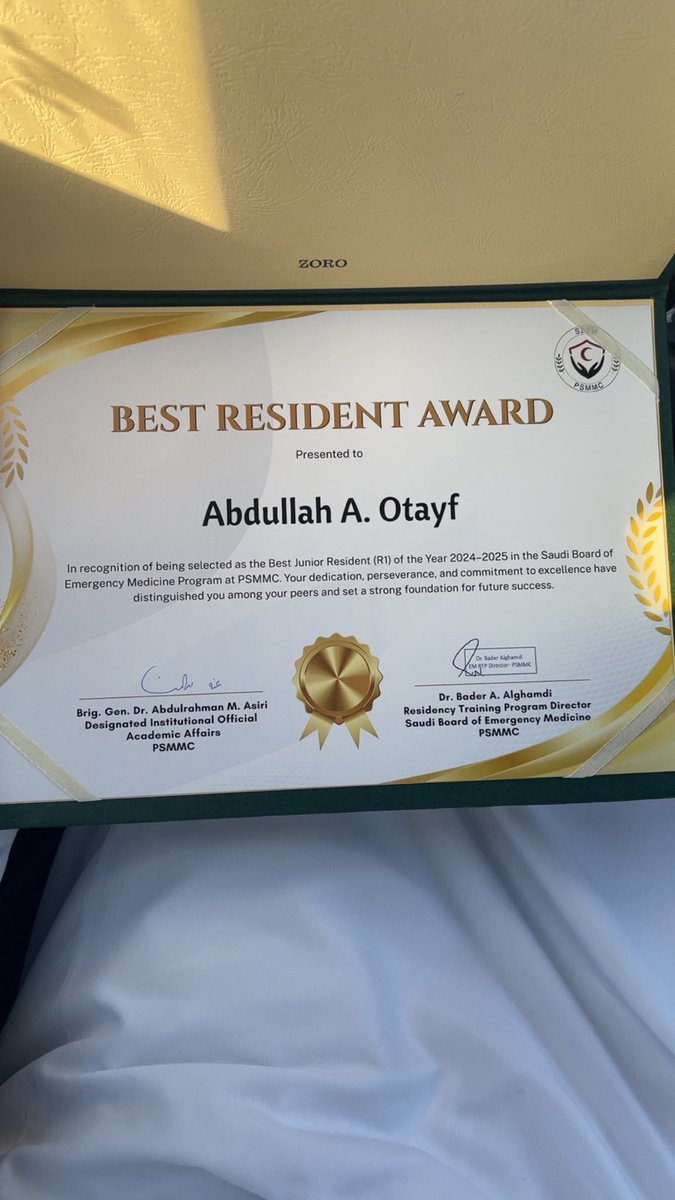 A3_797's tweet photo. Feeling deeply grateful and honored to be the Best PGY-1 in the Saudi Board of Emergency Medicine at PSMMC 🙏🏻🤍.
A huge thanks to my mentors, colleagues, and everyone who’s been part of this journey. Excited for what’s ahead! 💪🇸🇦 #EmergencyMedicine @psmmced https://t.co/RmxkwdLCiC