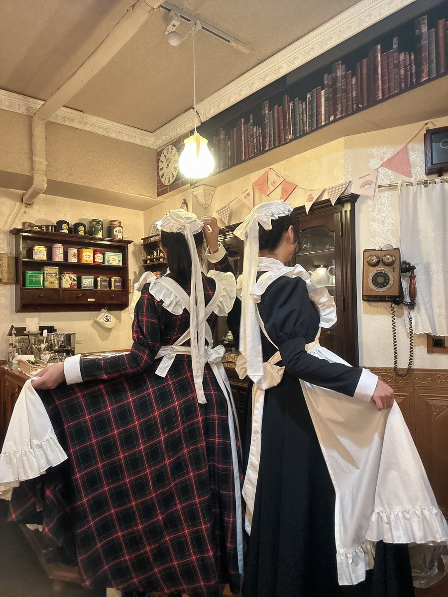 本日も紫水ワンオペDayありがとうございました。

雛菊さんが私のメイドティーを飲みに駆けつけてくださいました。
お紅茶のお話をしながら実りのあるひと時となりました。

明日は18:00〜以下提供可能です。
・ハヤシライス
・ビーフシチュー
・鳥のクリームシチュー

ご来店お待ちしております。