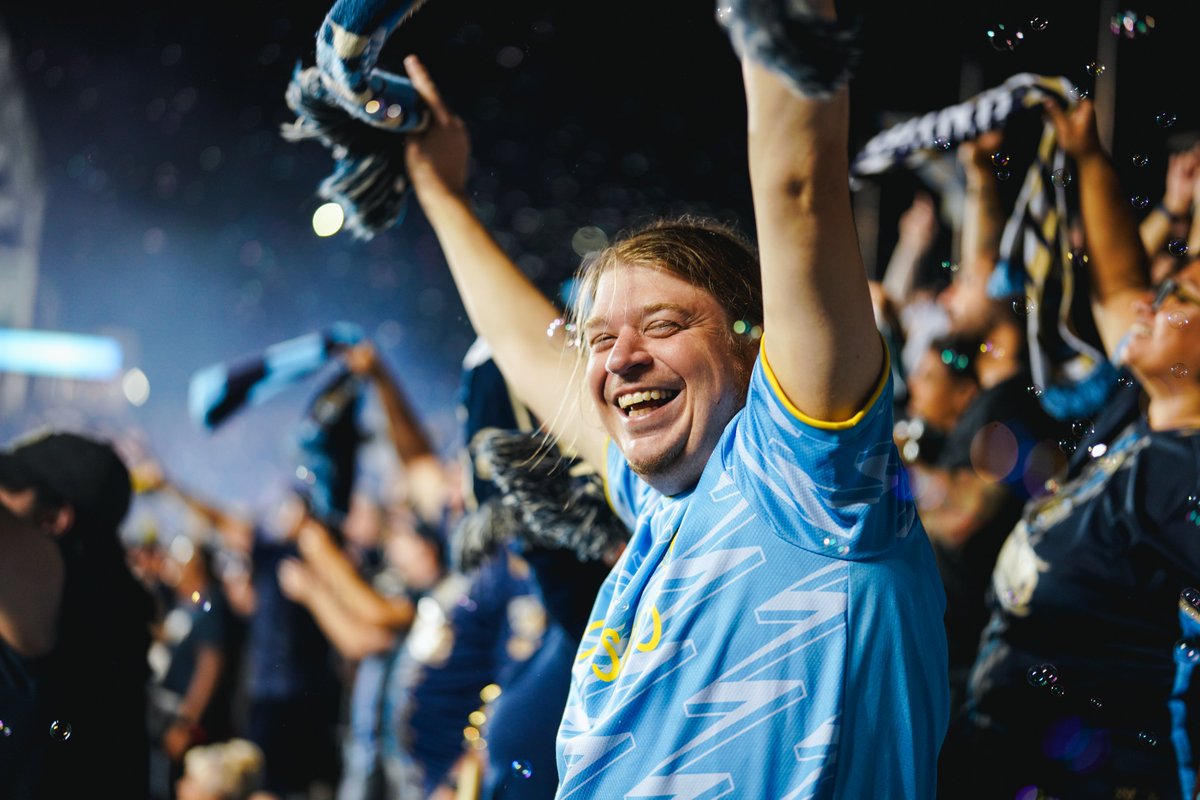 POV: you're in our Supporters' Section and you just won the Supporters' Shield

#DOOP
