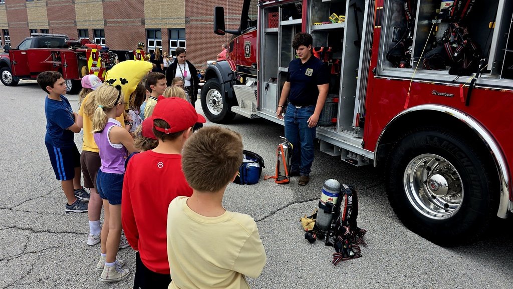 🔥 Fire Prevention Week Fun! 🔥

A big thank you to the firefighters with the Southern Boone County Fire Protection District for visiting our schools on Tuesday and sharing fire safety lessons with students in kindergarten through 4th grade. 🚒👩‍🚒