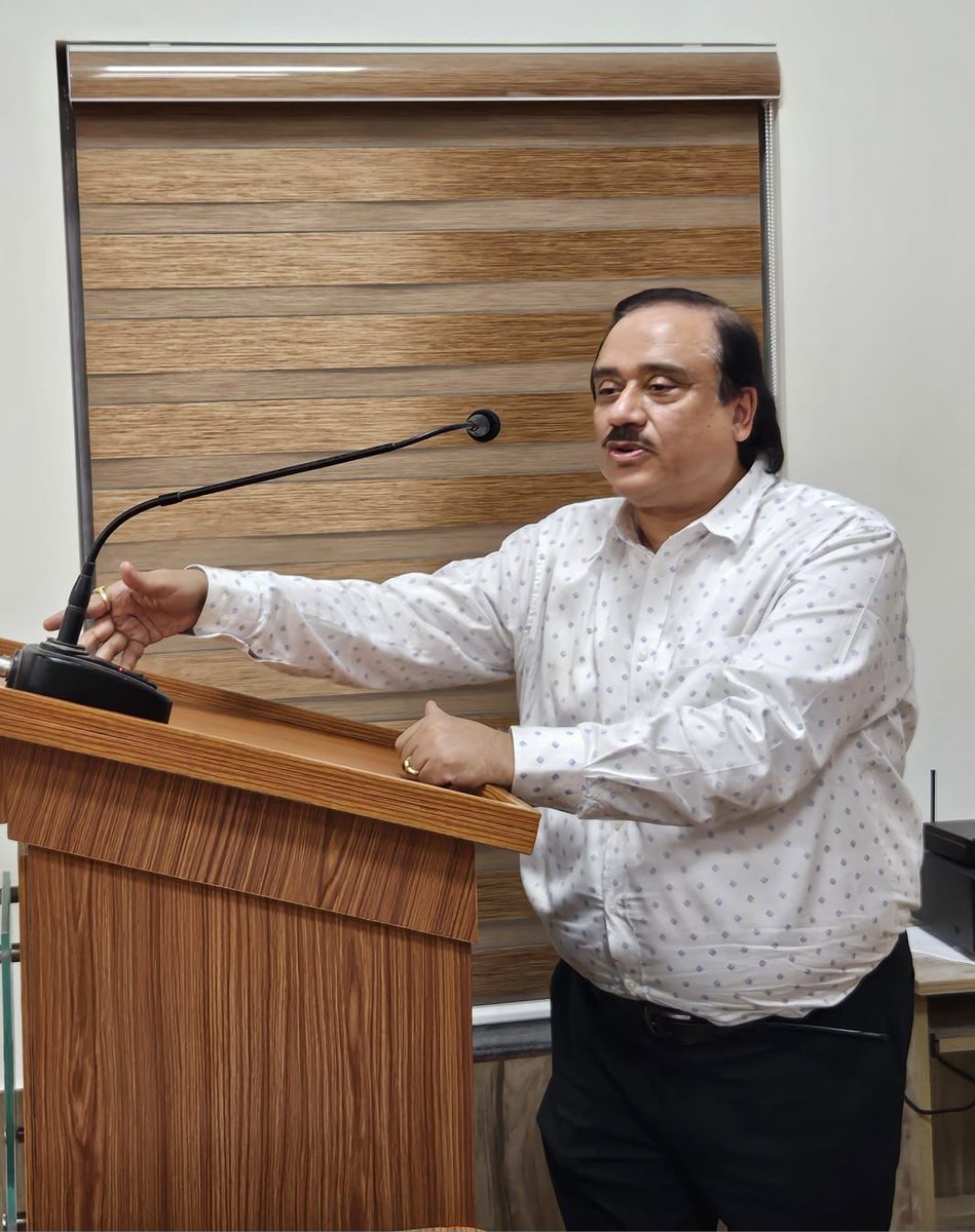 nicheuni's tweet photo. 📷 INSIGHTFUL. INNOVATIVE. INSPIRING.
📷 Interactive Session by Mr. Jayanth Bhattacharya at NICHE Kanyakumari!
📷 The future is clean. The future is now.
#NICHEKanyakumari #ExpertSession #JayanthBhattacharya #Nanotechnology #TitaniumDioxide #InfectionControl #CNGTechnology https://t.co/jgF1hwBYOZ