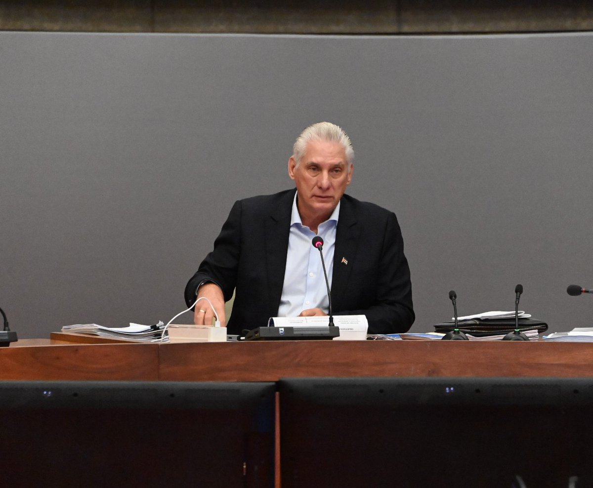 PresidenciaCuba's tweet image. 🇨🇺| #Cuba vive una situación económica difícil, por el recrudecimiento del bloqueo impuesto por Estados Unidos, pero también por limitaciones que a lo interno de la nación persisten.

Sesiona Consejo de Ministros, encabezado por el Presidente @DiazCanelB.

granma.cu/cuba/2025-10-0…