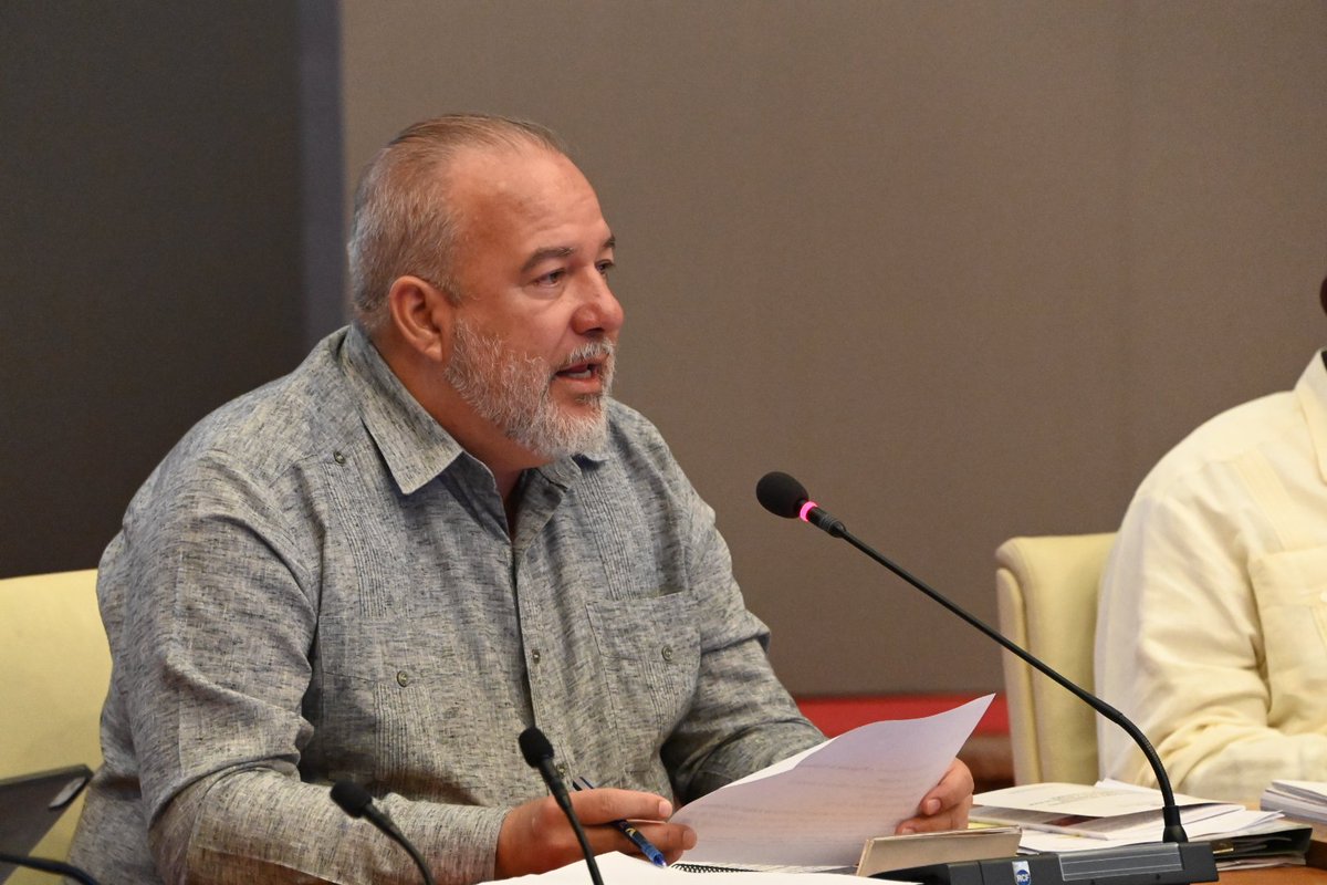 PresidenciaCuba's tweet image. 🇨🇺| #Cuba vive una situación económica difícil, por el recrudecimiento del bloqueo impuesto por Estados Unidos, pero también por limitaciones que a lo interno de la nación persisten.

Sesiona Consejo de Ministros, encabezado por el Presidente @DiazCanelB.

granma.cu/cuba/2025-10-0…