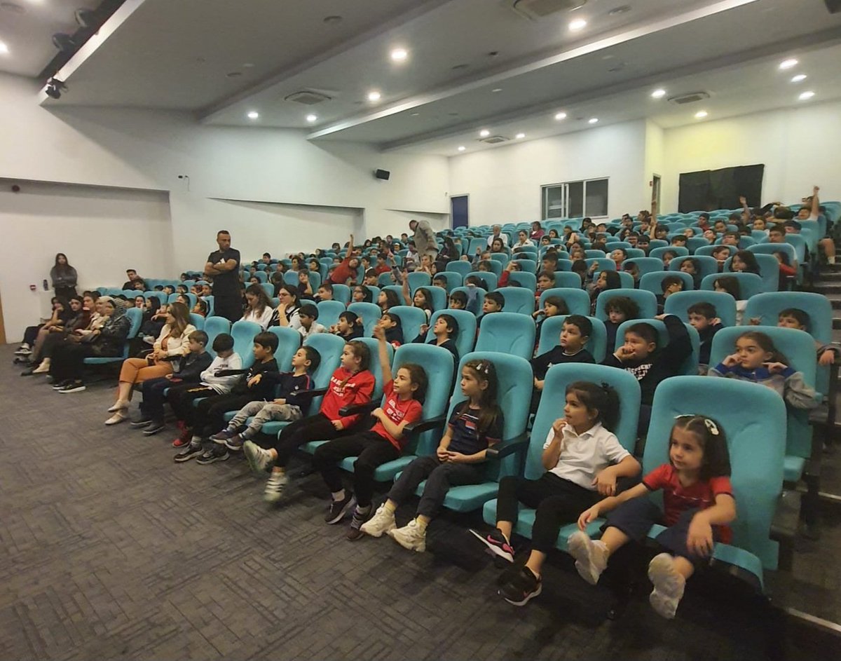 İl Sağlık Müdürlüğü tarafından düzenlenen ağız ve diş sağlığı eğitimi İlkokul ve Ortaokul öğrencilerimizin katılımıyla verimli bir şekilde gerçekleşti.
Emeği geçen ekibe teşekkür ederiz.💙❤️