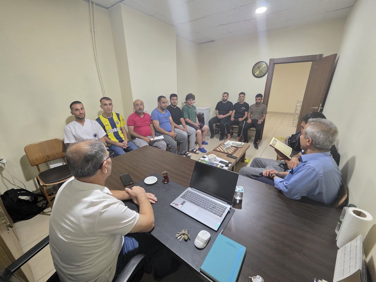 BatmanKYGM's tweet photo. 2025-2026 eğitim öğretim döneminde Yurt-Time Spor Projesine hak kazanan öğrencilerimizle yurt müdürümüz ve eğitim sorumlumuz tarafından toplantı gerçekleştirildi. Toplantıda öğrencilerimizin görev yerleri belirlendi.
📍Seyyid Bilal Erkek Yurdu
#YurtTime https://t.co/05QqnPqYBG