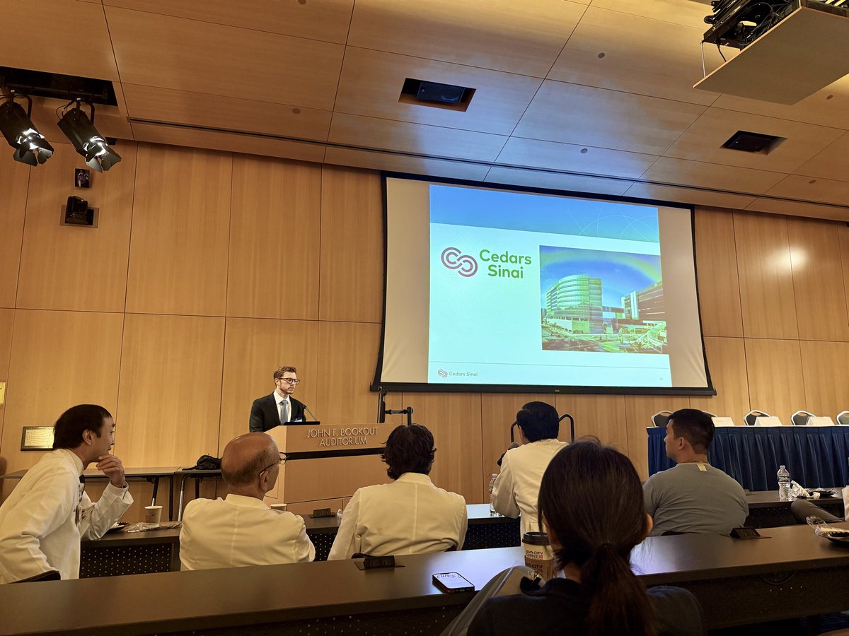 HMSurgery's tweet image. What a privilege to have @DEmersonMD at Grand Rounds to share his experience performing the first robotic lung transplant in 2021! #roboticsurgery #transplantsurgery